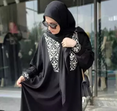 پیراهن مانتویی مشکی را چگونه اتو بکشیم؟